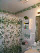 main_bath1.jpg (71677 bytes)